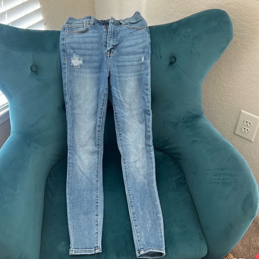 Womens size 1 Cello brand skinny jeans medium wash